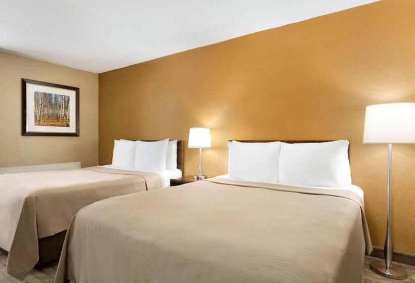 Номер Стандарт 2 Двуспальные Кровати, Travelodge By Wyndham Toronto East