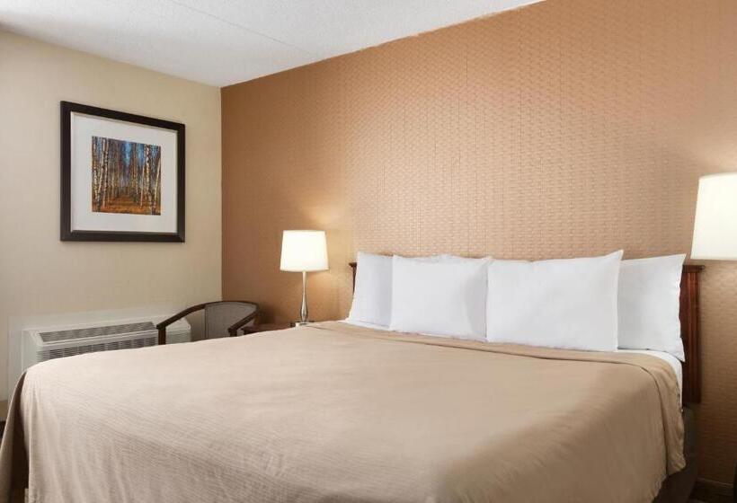 غرفة بيزنس, Travelodge By Wyndham Toronto East