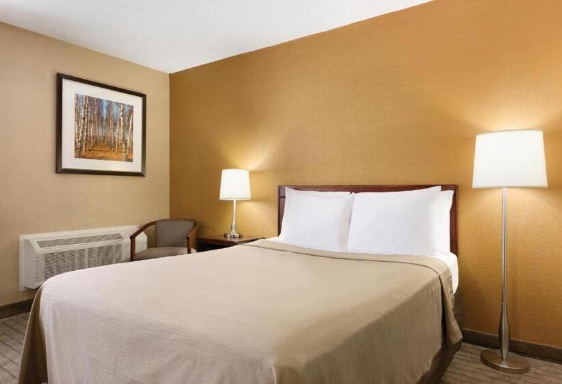 غرفة قياسية لذوى الاحتياجات الخاصة, Travelodge By Wyndham Toronto East