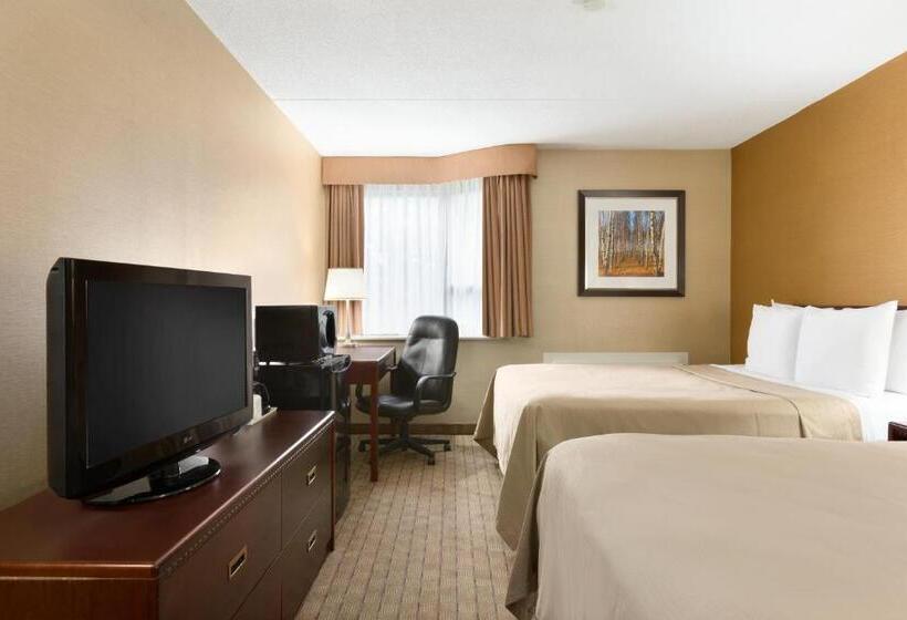Номер Стандарт, Travelodge By Wyndham Toronto East