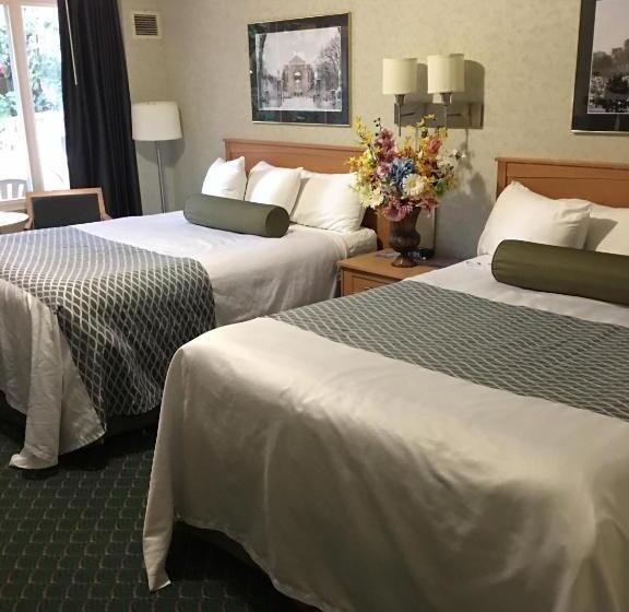 غرفة ديلوكس, Travelodge By Wyndham Winnipeg East