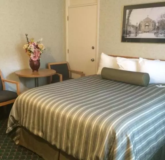 اتاق استاندارد با تخت بزرگ, Travelodge By Wyndham Winnipeg East