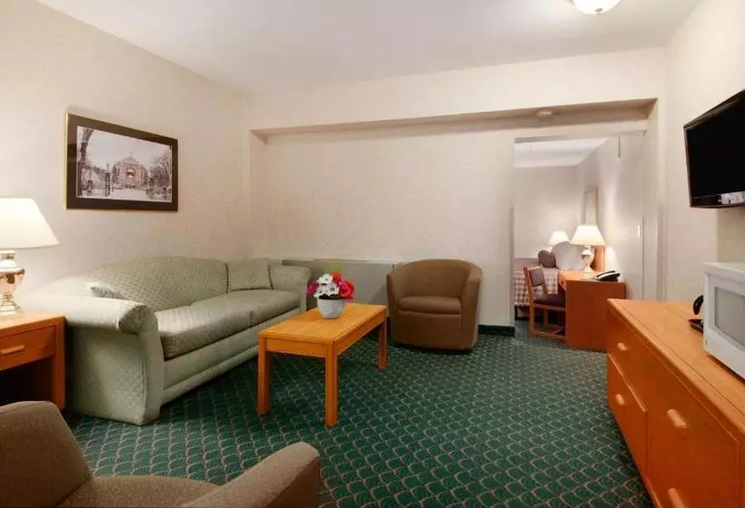 Deluxe Suite King Bed, Travelodge By Wyndham Winnipeg East