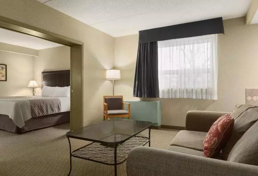 سوئیت با تخت بزرگ, Travelodge By Wyndham Winnipeg East