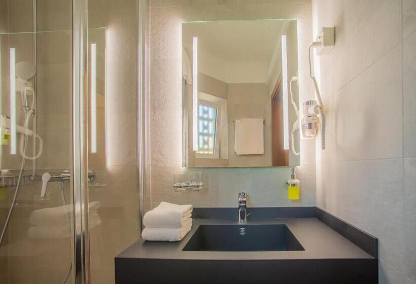 컴포트 트리플 룸, Unione