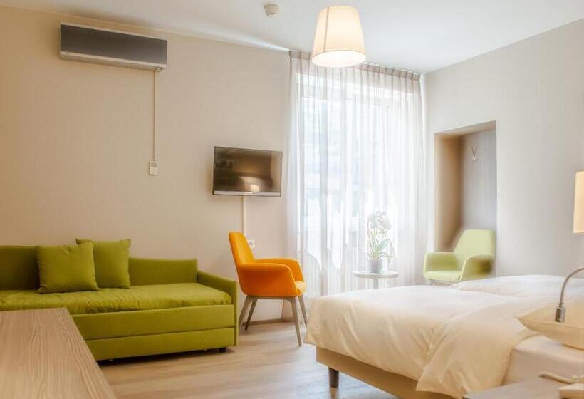 컴포트 트리플 룸, Unione