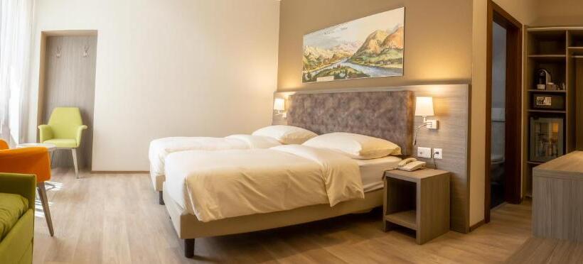 컴포트 트리플 룸, Unione