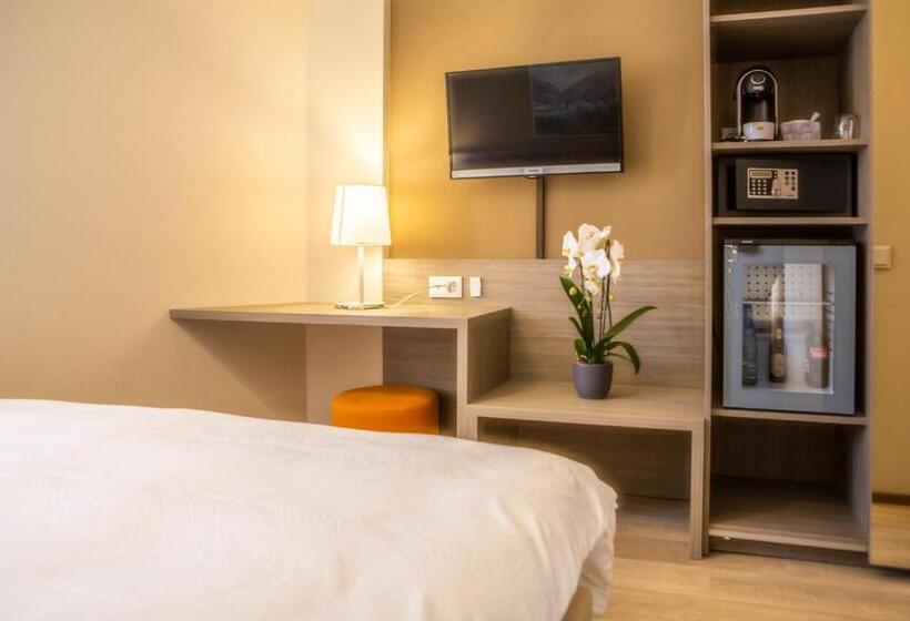 컴포트 룸, Unione