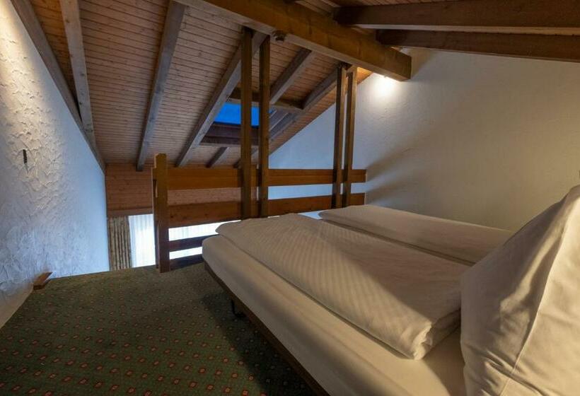 家庭间, Chalet Swiss