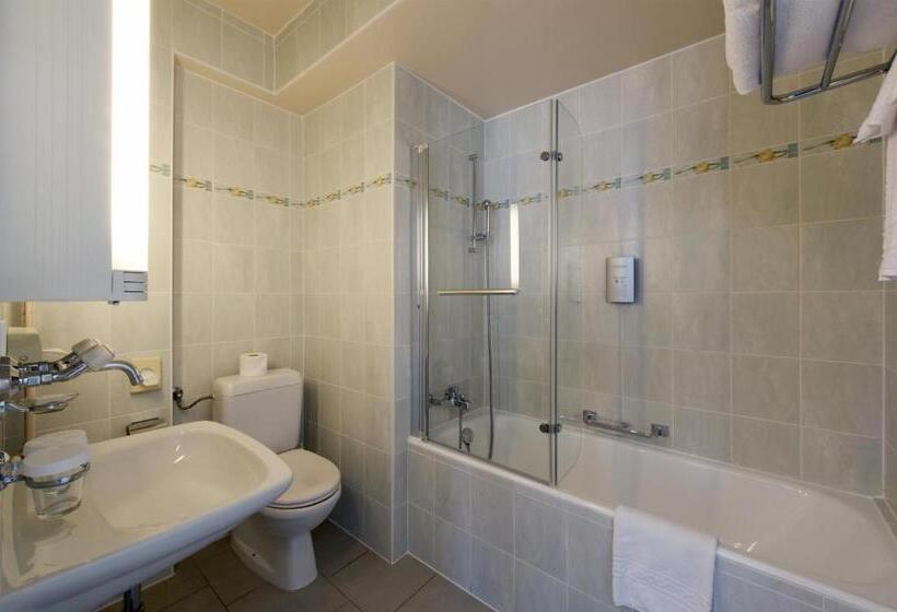 غرفة قياسية ثلاثية, Bellerive