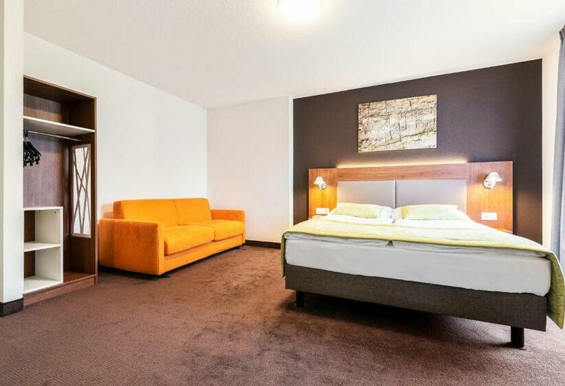 标准三人间, Campanile Martigny