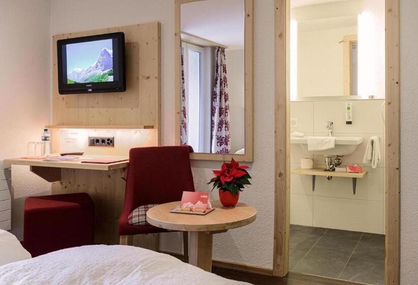 חדר קומפורט, Caprice  Grindelwald