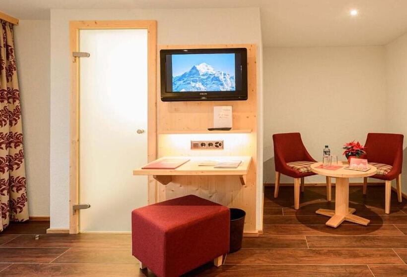 חדר קומפורט, Caprice  Grindelwald