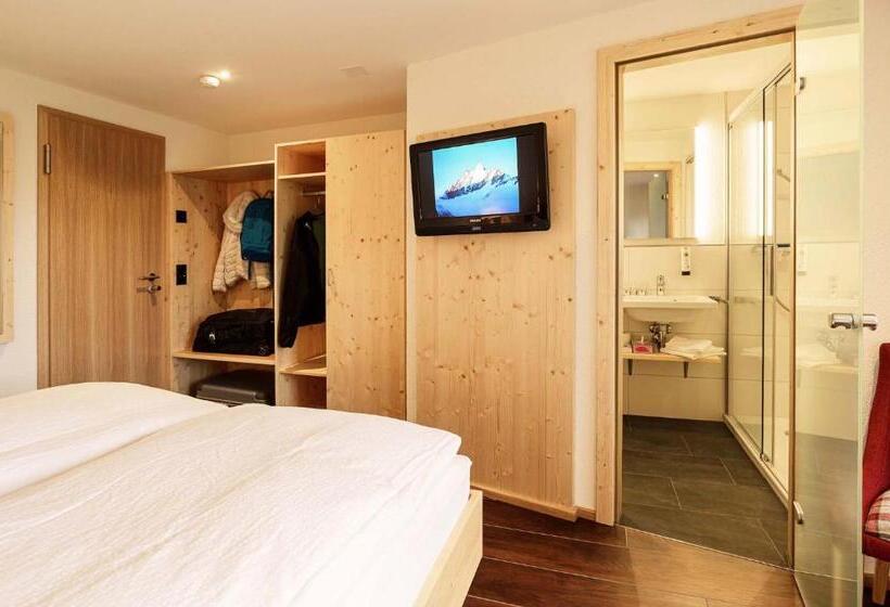 חדר קומפורט, Caprice  Grindelwald