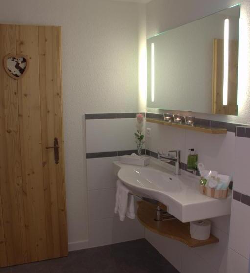 חדר סופריור, Caprice  Grindelwald