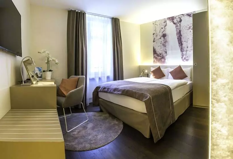 Quarto Basic, Cascada Boutique