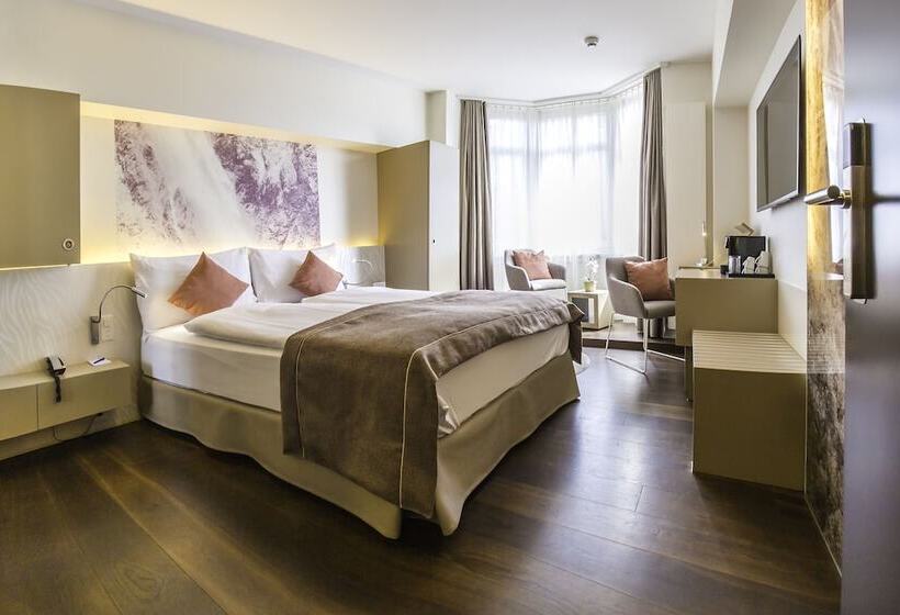 패밀리 룸, Cascada Boutique