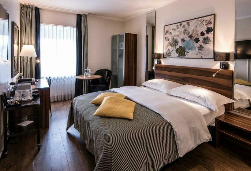 Номер Стандарт, Central Plaza