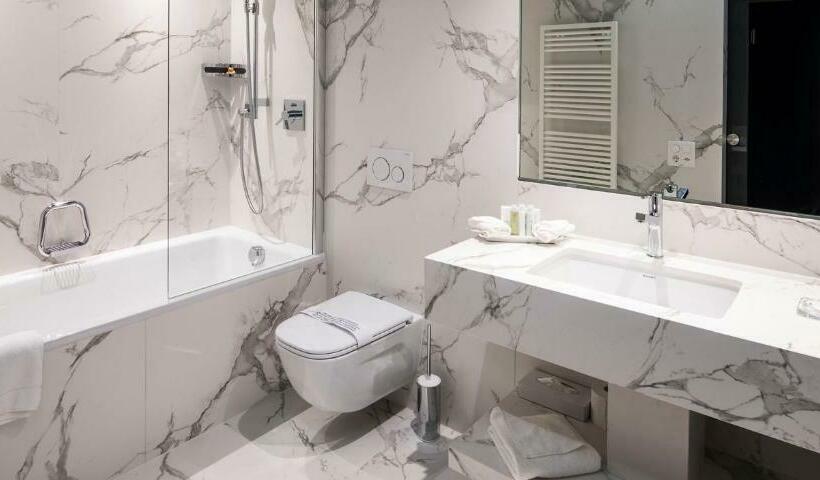 Люкс Вид на Реку, Central Plaza