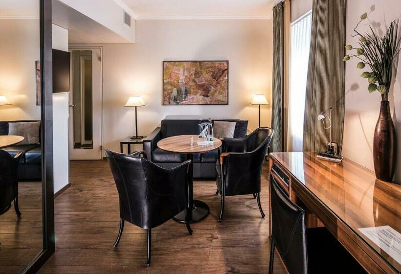 Люкс Вид на Реку, Central Plaza