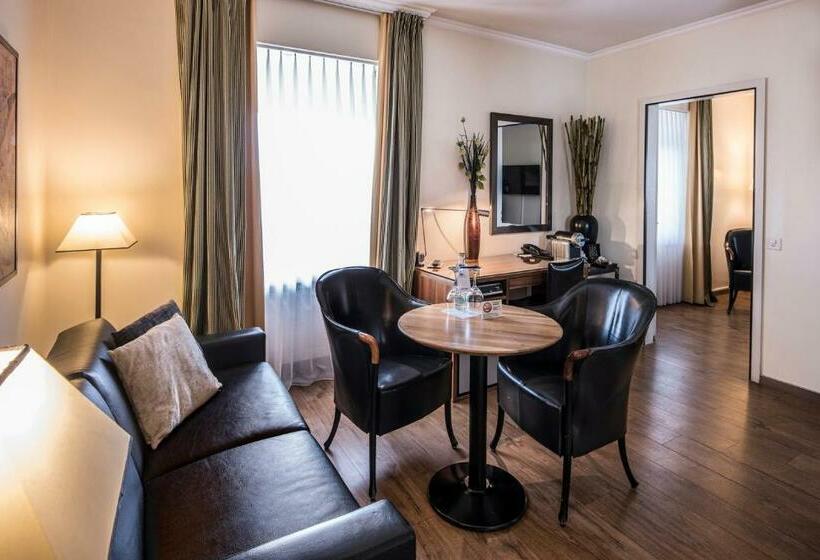 Люкс Вид на Реку, Central Plaza