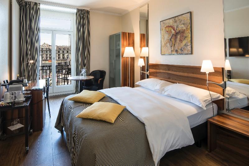 Номер Стандарт Вид на Реку, Central Plaza