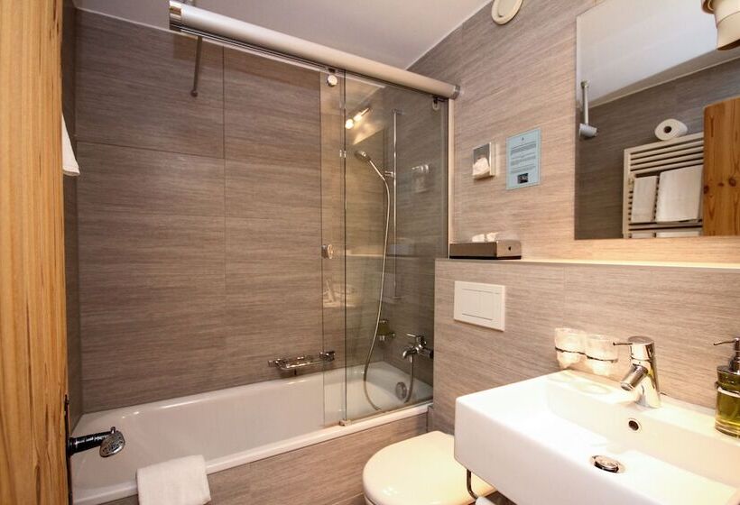 家庭间, Hôtel Alpina   Swiss Ski & Bike Lodge Grimentz