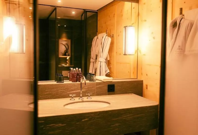 Superior room with lake view, Kulm Hotel St. Moritz
