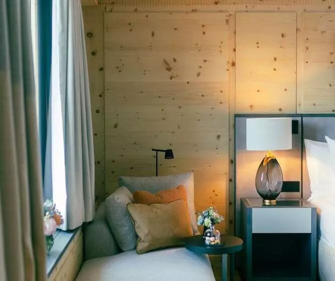 Superior room with lake view, Kulm Hotel St. Moritz