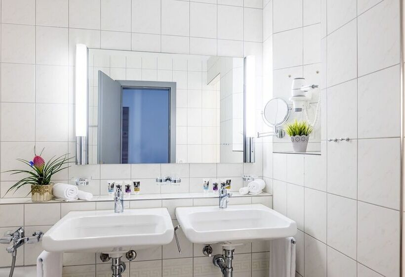 Номер Superior с Балконом, Mercure Lenzburg Krone