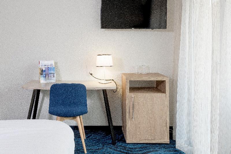 Номер Стандарт с Балконом, Mercure Lenzburg Krone
