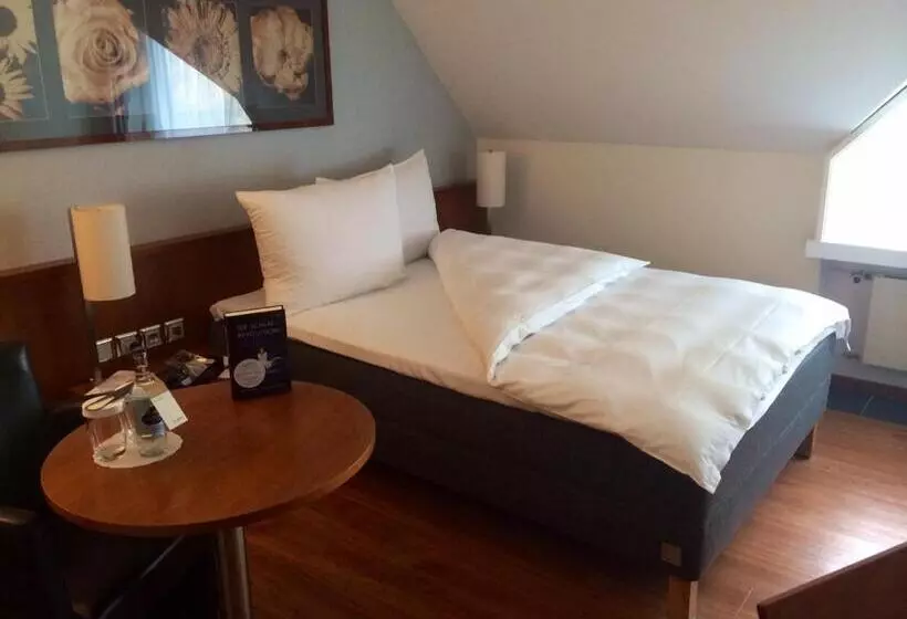 ダブルベッドスタンダードルーム, Mövenpick Hotel Egerkingen