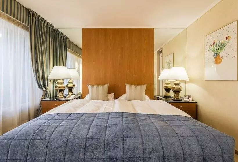 سوییت جونیور با چشم‌انداز دریاچه, Royal Plaza Montreux