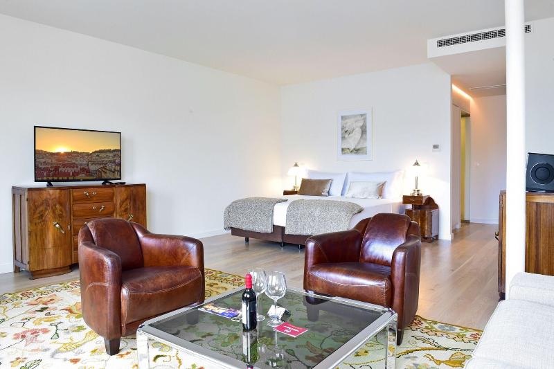 Номер Стандарт Вид на Озеро, Royal Plaza Montreux