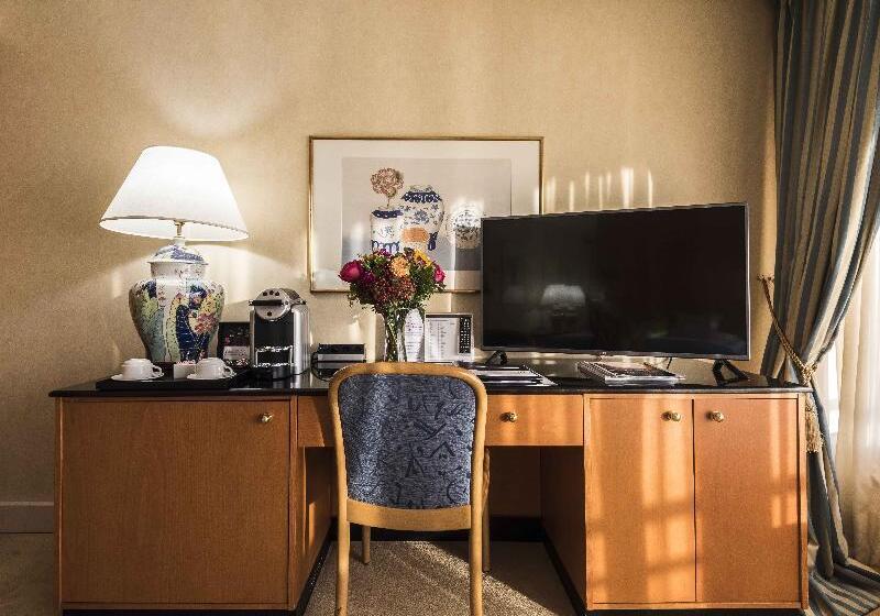 디럭스 룸 호수 전망, Royal Plaza Montreux