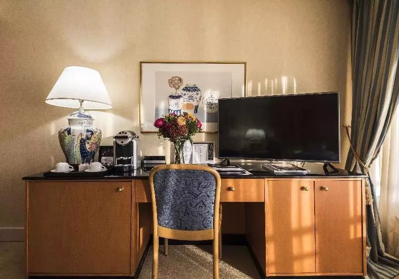 اتاق لوکس با چشم‌انداز دریاچه, Royal Plaza Montreux