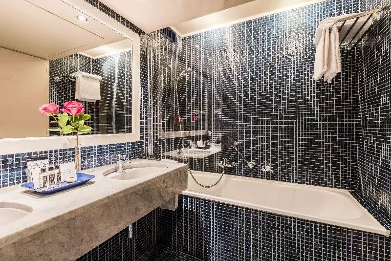 اتاق لوکس با چشم‌انداز دریاچه, Royal Plaza Montreux
