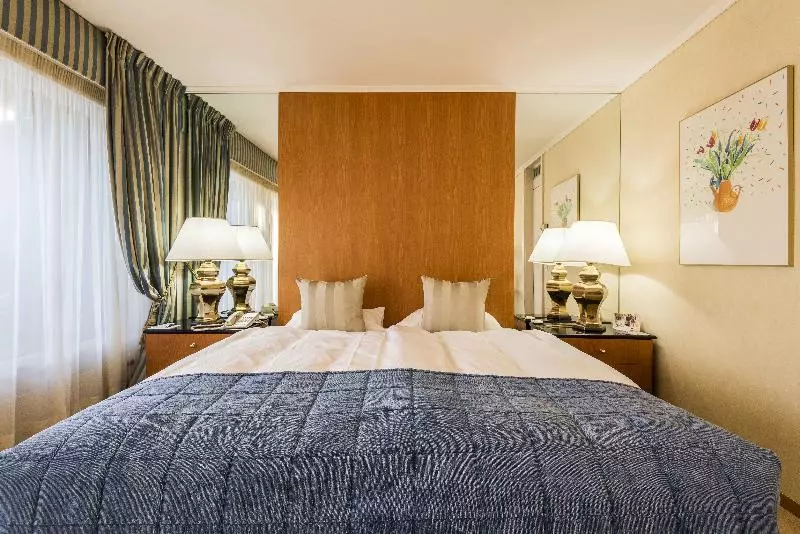 اتاق لوکس با چشم‌انداز دریاچه, Royal Plaza Montreux