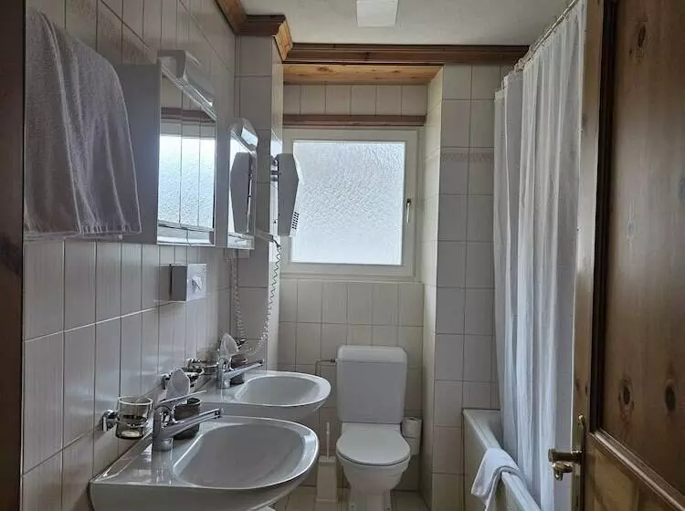 اتاق لوکس, Schweizerhof Pontresina