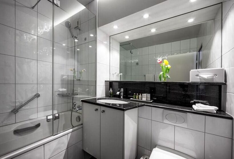 带河湖景观的轻年套房, Seehof