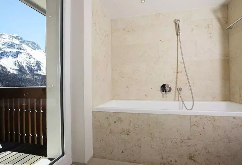 Quarto Deluxe com Balcão, Steffani