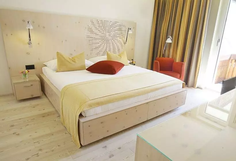 Quarto Deluxe com Balcão, Steffani