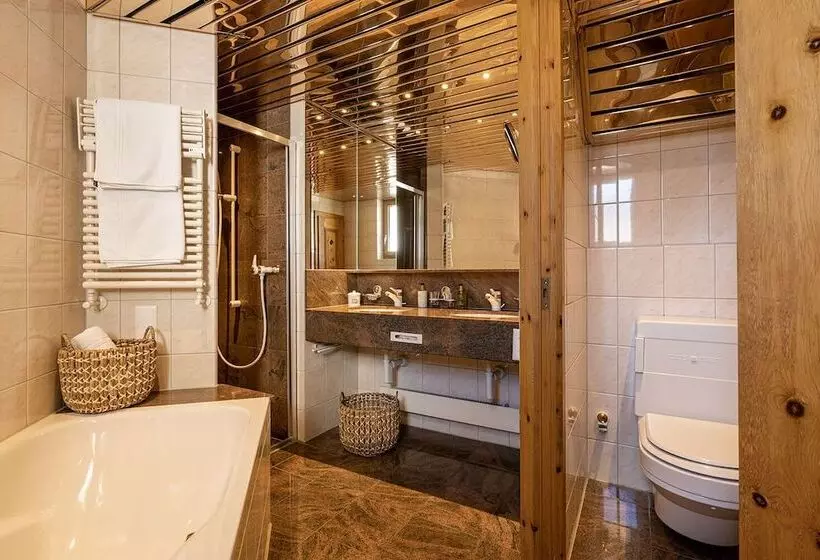Suite 2 Quartos, Steffani