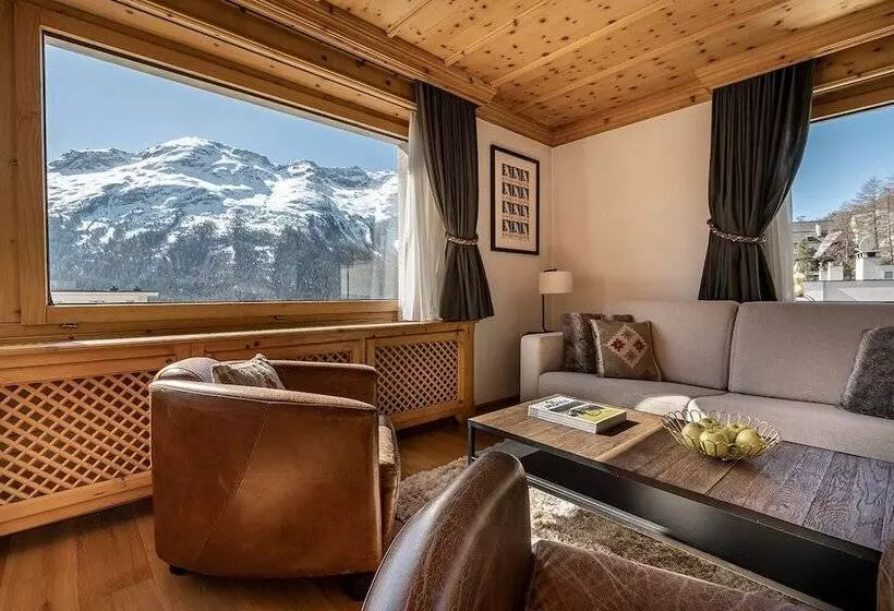 Suite 2 Quartos, Steffani