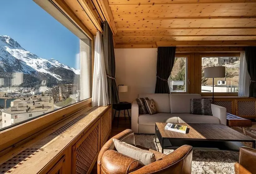 Suite 2 Quartos, Steffani