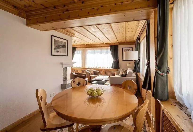 Suite 2 Quartos, Steffani