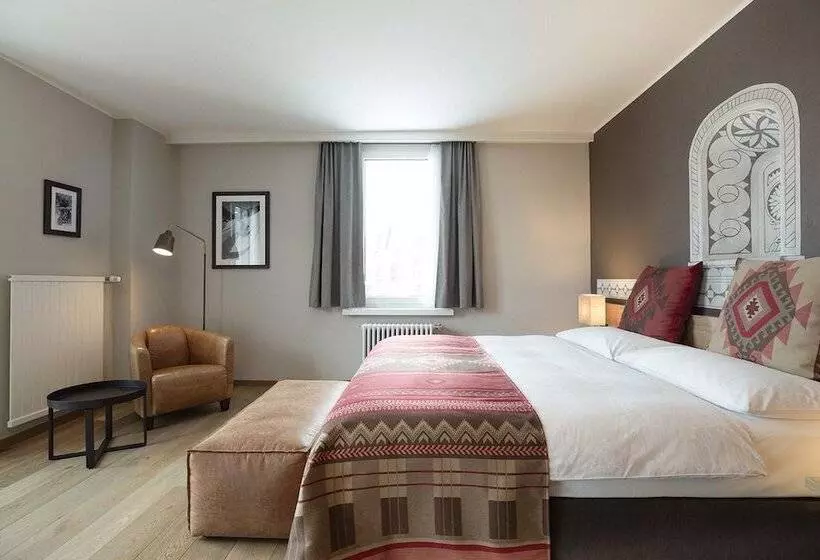 Quarto Deluxe com Balcão, Steffani