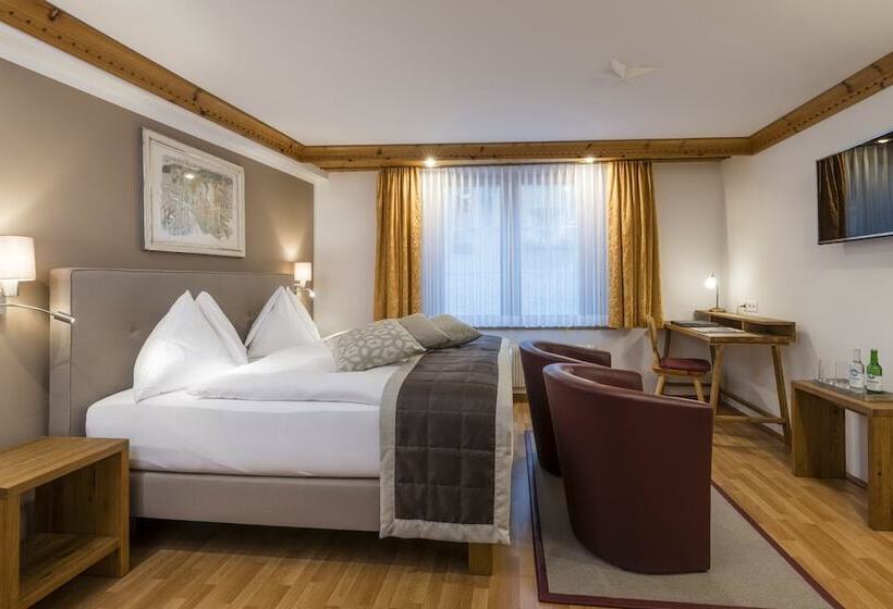 高级大房间, Stern Chur