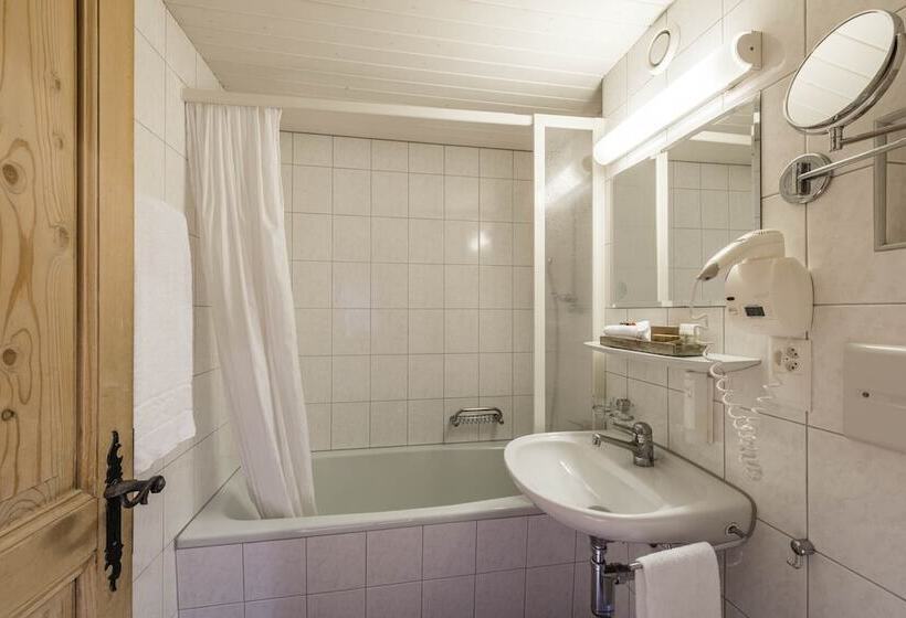 豪华房间, Stern Chur