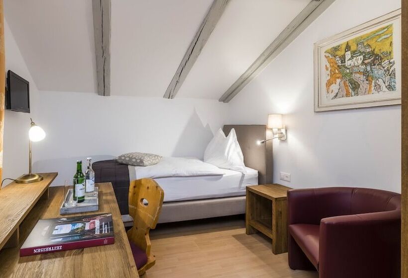 标准单人间, Stern Chur